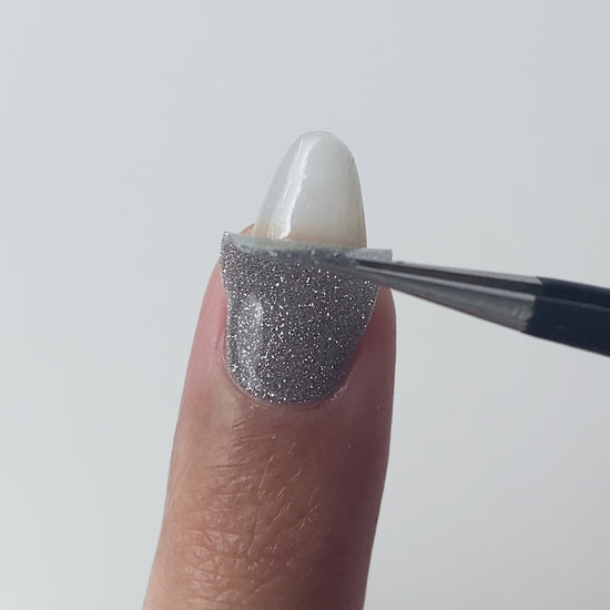 How to apply gel nail strips