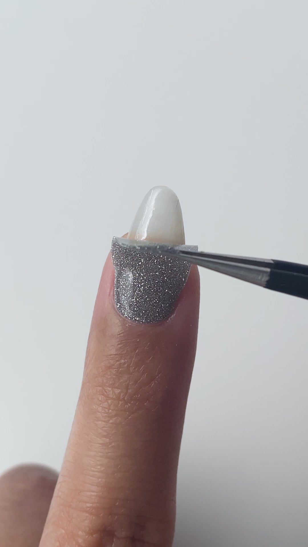 How to apply gel nail strips